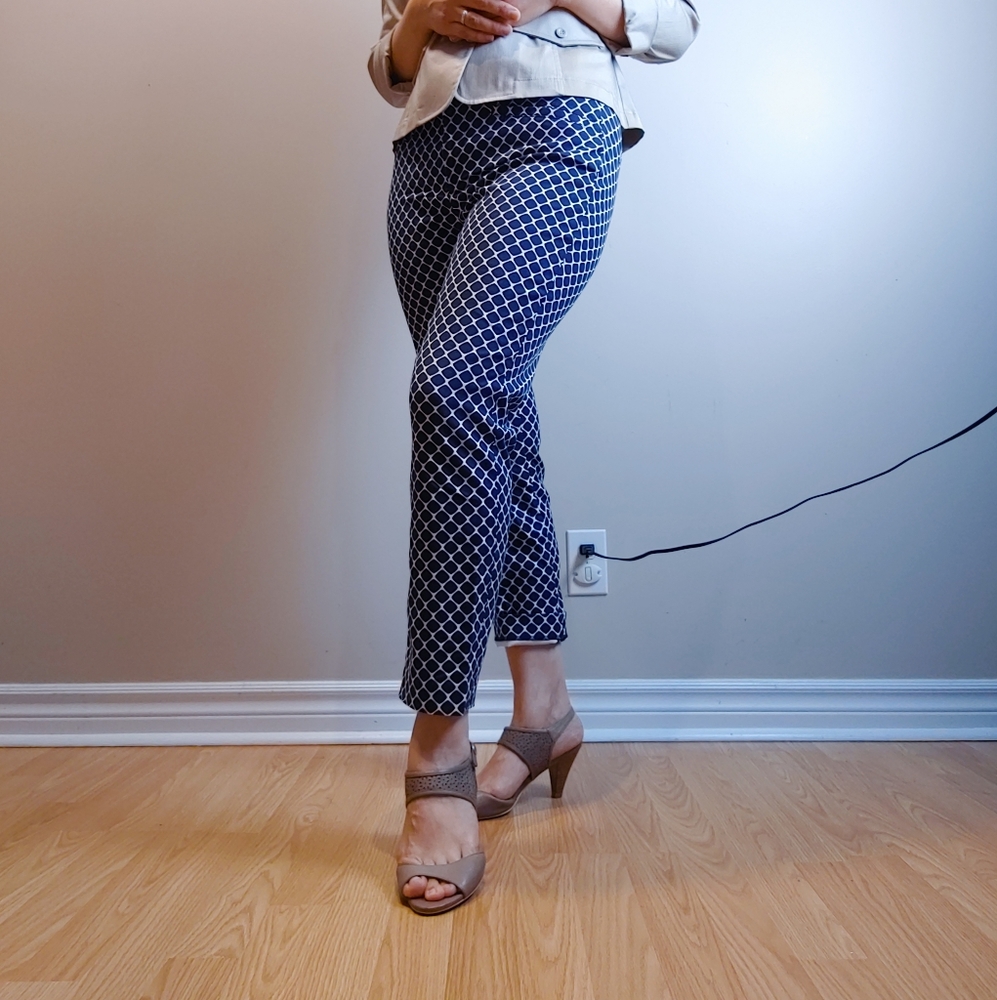 Club Monaco Printed Capri Pants